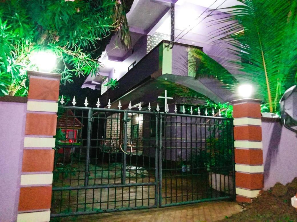Vian Homestay Honāvar Екстериор снимка