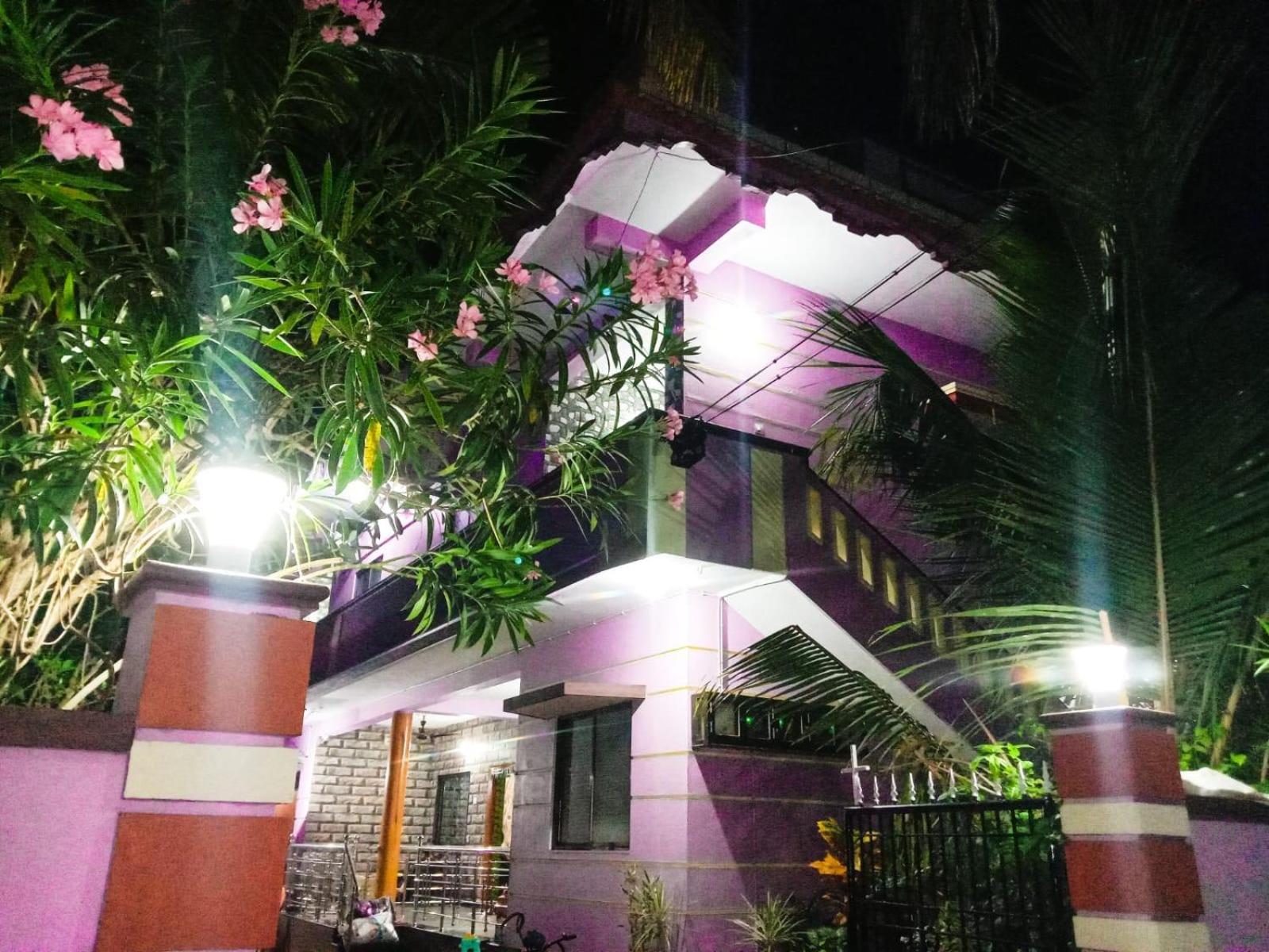 Vian Homestay Honāvar Екстериор снимка
